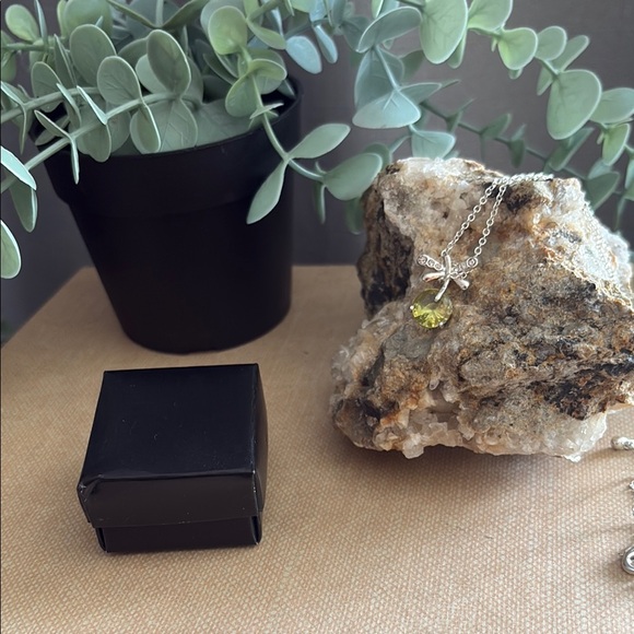 Avon Dragonfly Necklace Green Crystal Rhinestone Silver Tone Pendant 18" N23 - Picture 16 of 17